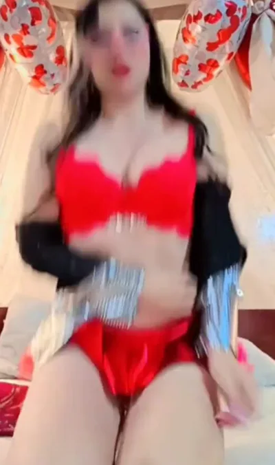 Tiara Alvarez dominates your life with her hot feet and exclusive live show