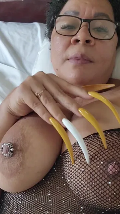 Meryann Aka Solesqueenrd's exclusive femdom video: Do you like my new fishnet-clad pussy?