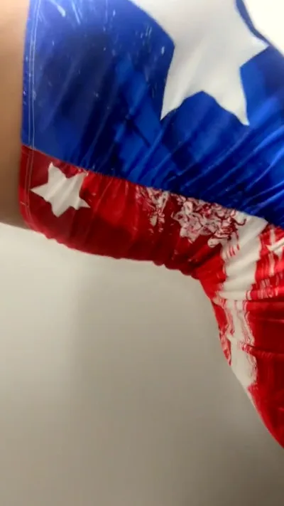 Emma Marie's OnlyFans video: Sexy Emma Marie flaunts her curves in homemade video