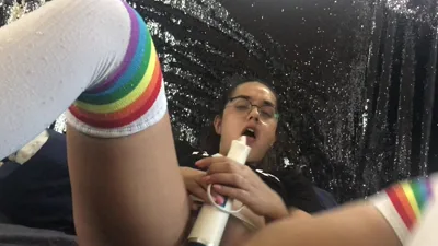 Esperanzadelhorno indulges in smoking while masturbating in Solomasturbation video