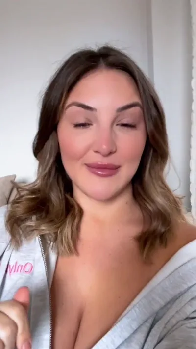 Alice Maria Aka, the sexy onlyfans model, shares her exclusive homemade video with Let Me Know Hahnies