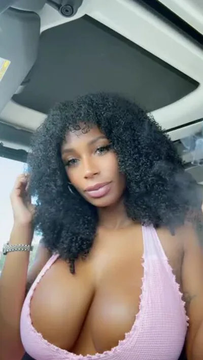 Sarai Minx's Exclusive HD Video: Onlyfans Model Sarai Minx Gets Her Natural Holes Open