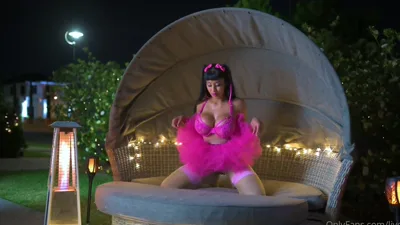 Cleo Patra dominates in exclusive outdoor latex solo play with onlyfans
