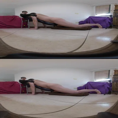Mature cunt in tight leggings jerks off in 3D VR