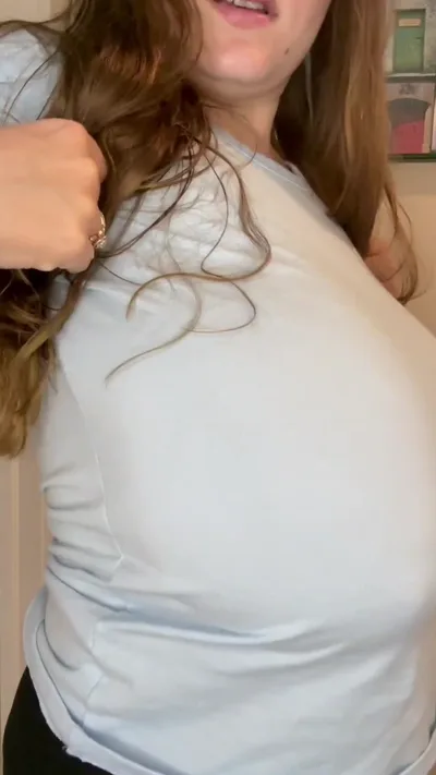 Loreleisecrett's hot tik tik video: Onlyfans caught her massive tits in a tshirt