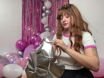 Bee Looner dominates with her feet in this 18-year-old onlyfans video