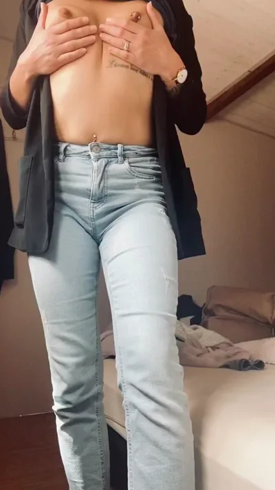 Lia Spicy's solo show: talking, toys, anal, cum in mouth, and creampie!