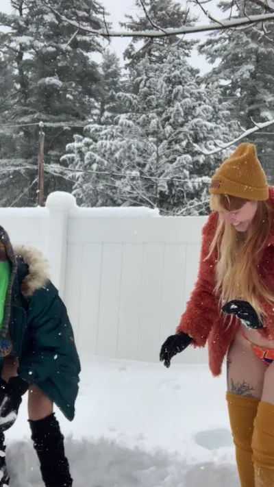 Skylarsharkvip gets a taste of real life with Rinakitty in a fight - Onlyfans video