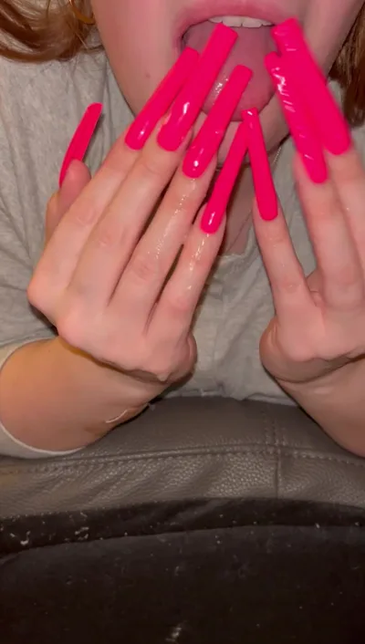 Lexie Nails dominates Aka Snow in a real fetish video - Onlyfans Video Leaked Snow Nails 76000