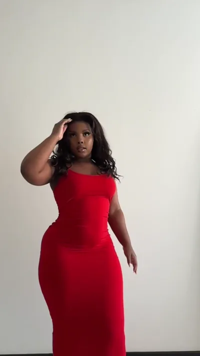 Mspeachy Aka Anelayvip gets a birthday treat & a loving touch in her first homemade video for onlyfans.