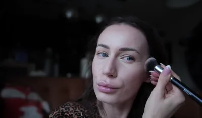 Mayaeyes gets ready for work with a beautiful makeup application for busy days