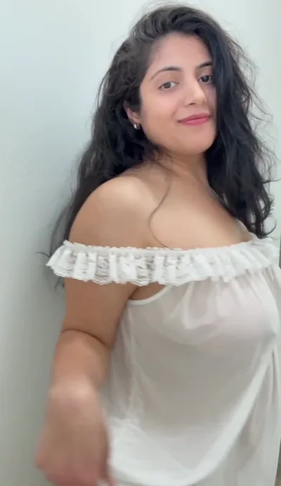 Rmiiix69 gets her first time on camera - watch her natural boobs bounce in HD