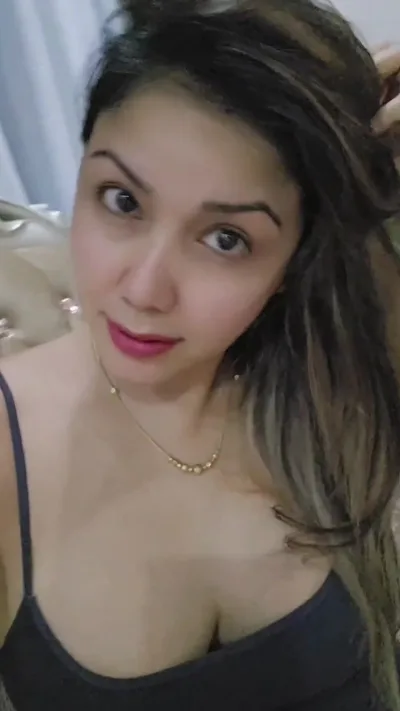 Lyanaratuspa's exclusive homemade video: Real girl needs a guy with her right now!