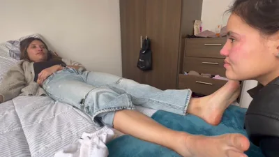 ScarlettandChanel dominates Mi Mejor Amiga with her feet and sniffing skills