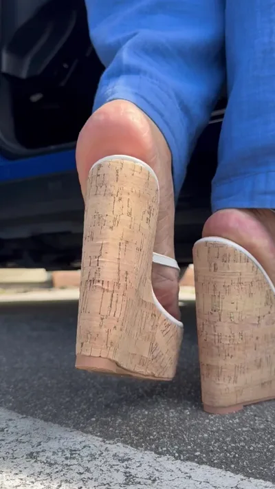 Watch Ety Feet dominate and try on her new wedges in exclusive HD video onlyfans