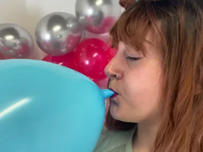 Bee Looner dominates in kinky solo session with onlyfans