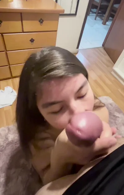 Watch Paz Jaurora's exclusive homemade video: "Vino Mi Vecino" - Aka Paz Jaurora in HD