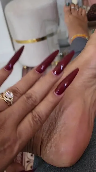 Meryann Aka Solesqueenrd takes off her latex & gets down and dirty in onlyfans video