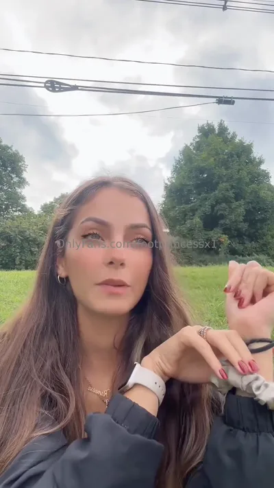 Pretty Feet dominates with real fetish in kinky solo clip