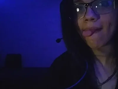Savage Siren Gamer Girl teases with tongue & lips, while gaming in multiple vids