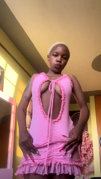 Ms Juicy P, the hot onlygirl, strips down and shows off her natural beauty in homemade HD video