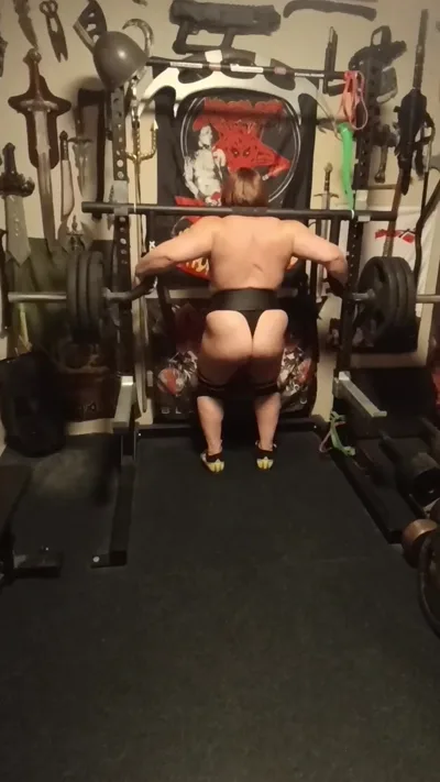 Watch Anna K Powerlifter dominate & warm up in sexy latex in Onlyfans exclusive video