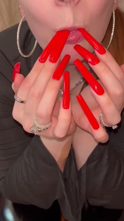Lexie Nails dominates Aka Snow's onlyfans video and fills her up in HD