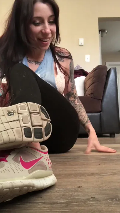 Aka Stinkysweetsole dominates in exclusive HD video with her favorite Mean Girl