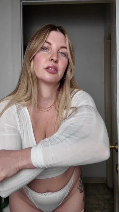 Maria Eva Peach dominates in solo play with her feet and real boobs