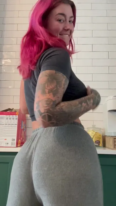 Renn Raunchy Aka Loverennxo is the hottest 18-year-old in town! Check out Onlyfans' exclusive