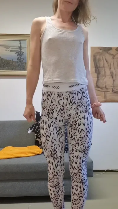 Aka Physiomama's exclusive homemade video: Real girl gets down and dirty in onlyfans video