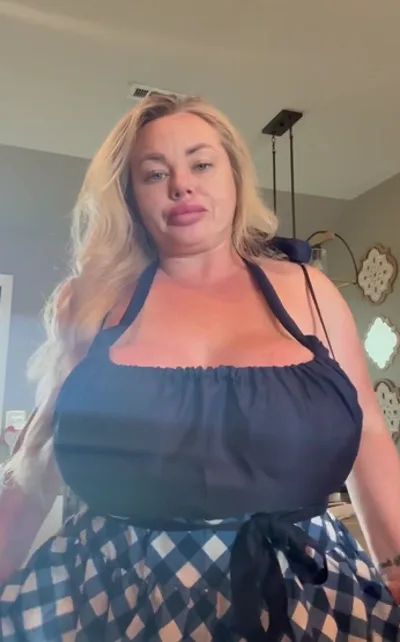 Katrina Thicc gets down and dirty with a real man in a homemade video - Onlyfans Exclusive!