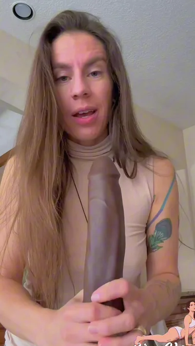 TheUnlimitedGroup's BBC Sucking Skills are Incredible - Solofemale & Huggs!