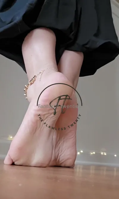 The flawless 20 gets her sexy feet worshipped in solo femdom video
