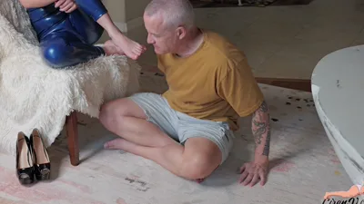 The UnlimitedGroup worships my heels and feet - watch now!