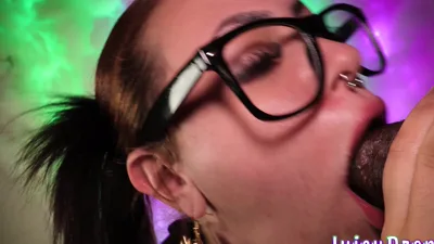 JuicyDropss goes wild with a lot of sloppiness in her manyvids video