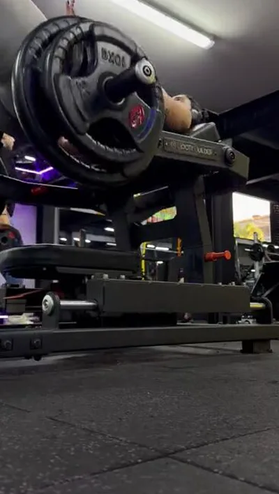 BriannaSalinas gets a hard workout with her Strong and Toned Legs in Gym Session
