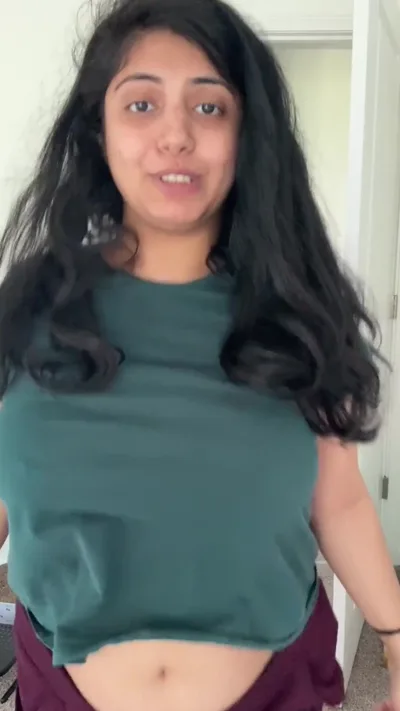 Rmiiix69 gets a real girl's attention in this exclusive video repost with onlyfans
