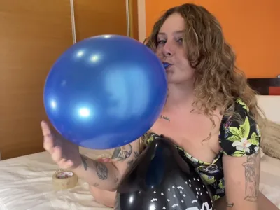 Bee Looner dominates her man with real fetish fetish and feet play