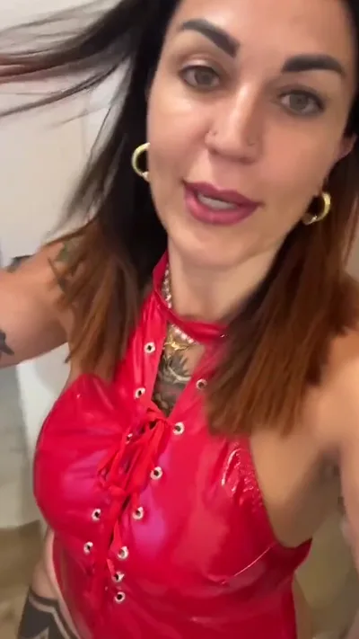 Watch Diana Zilli's hot homemade video for the first time ever! Onlyfans Video Volete Una Fettina Di Culo Per