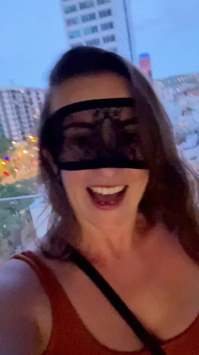 Rosalindxxx dominates in latex & onlyfans exclusive video with the Shadow Dimitri