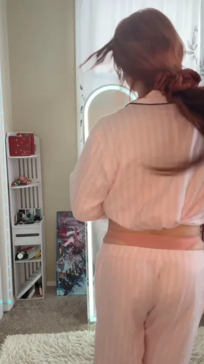 ItsNattyyyy's petite frame bounces while she dances and shows off her panties