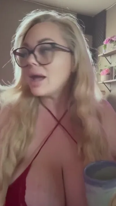 Katrina Thicc's exclusive homemade video: Good Morning How Is Your Weekend Going?