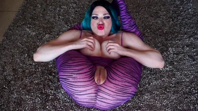 Kylee Nash in Flexible Wig Fetish: Pretzel Pose Kylee Nash