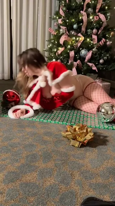 Linnea Aka Musclemommycosplay 12 28 2025 Onlyfans Video I Hope Everyone Had A Happy Holidays This Year I Wanted To Show