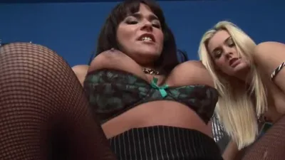 Valery Summer's massive tits get a facial in the ultimate anal sitterip