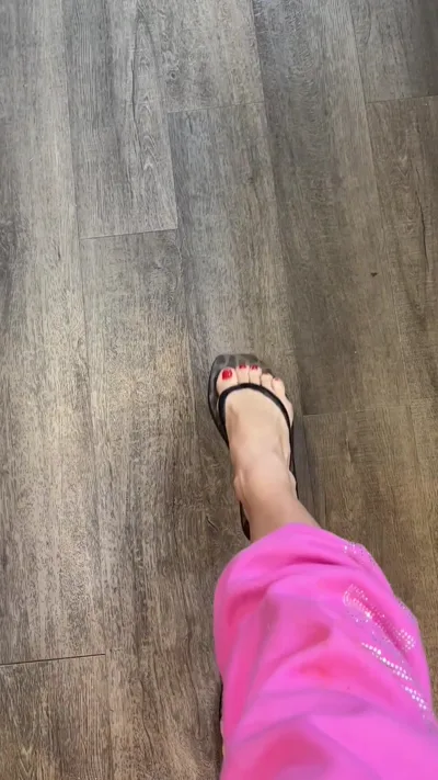 Scarlett Adams - Onlyfans Exclusive HD Video - Sexy Mistress Sucks And Fucks Her Slave's Feet