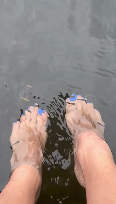 Scarlett Adams dominates with real femdom & kinky feet fetish