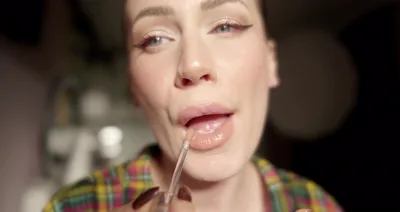 Mayaeyes reveals her stunning beauty in a hot, close-up lipgloss show