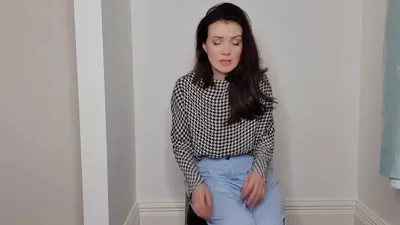 Faye Taylor gets down & dirty in her interview with a perv boss